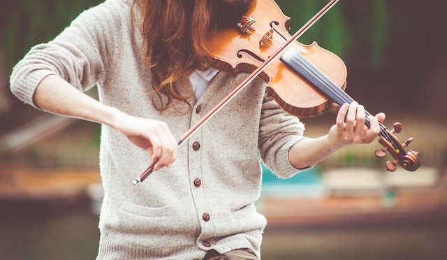 A girl playing violin