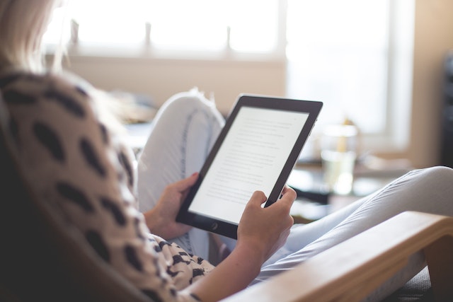 Person reading a book on course selling marketplaces