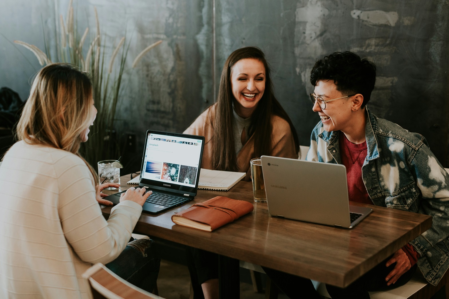 happy learners due to organized content on online tutoring platform