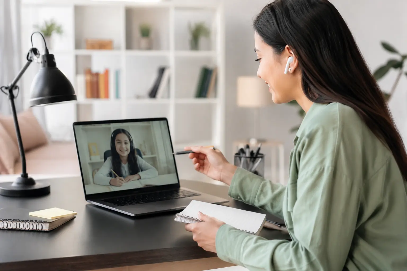 Online tutor conducting a virtual lesson with a student, representing upfront payment strategies and tutoring business growth.